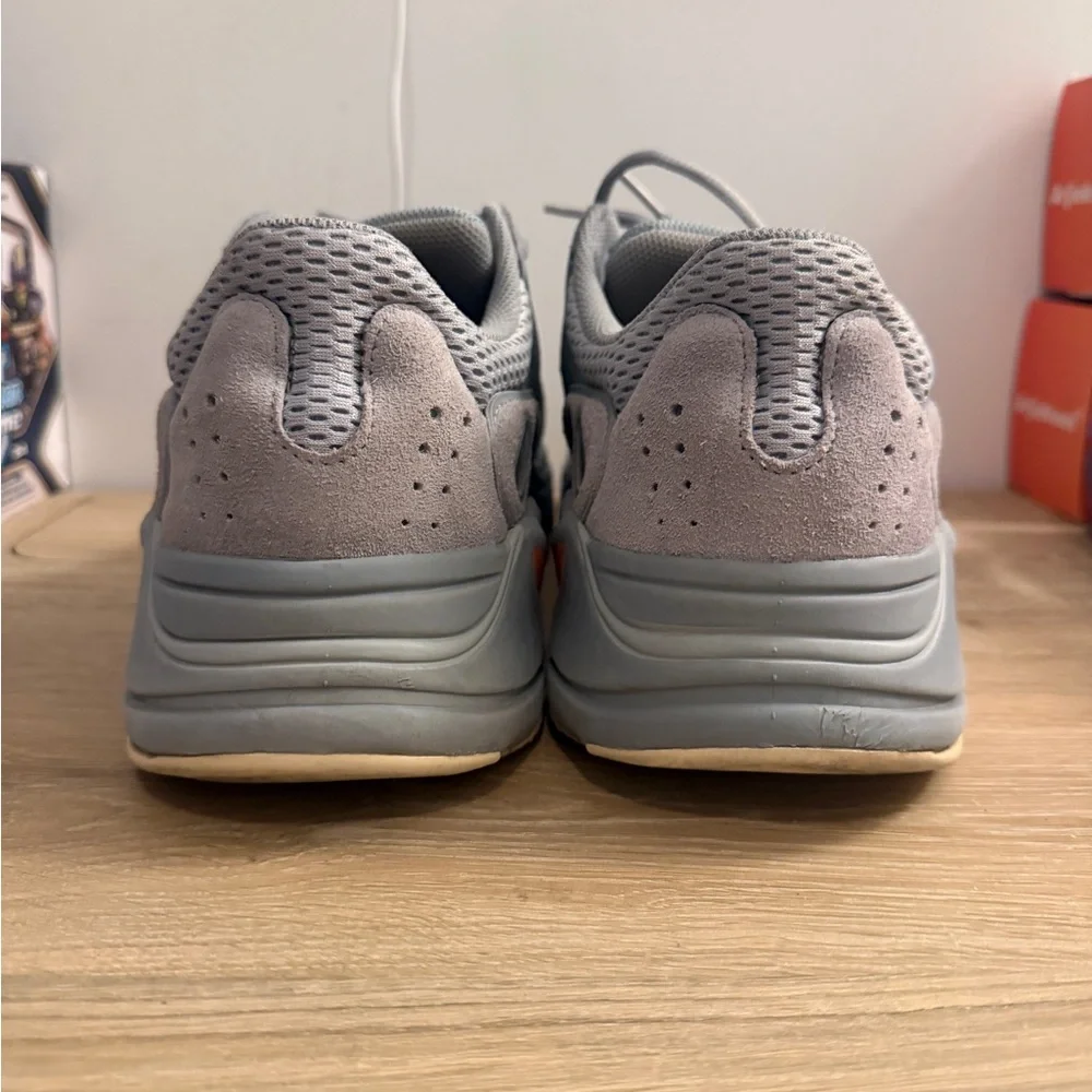 Yeezy 700 Inertia Mens Size 11 Gray